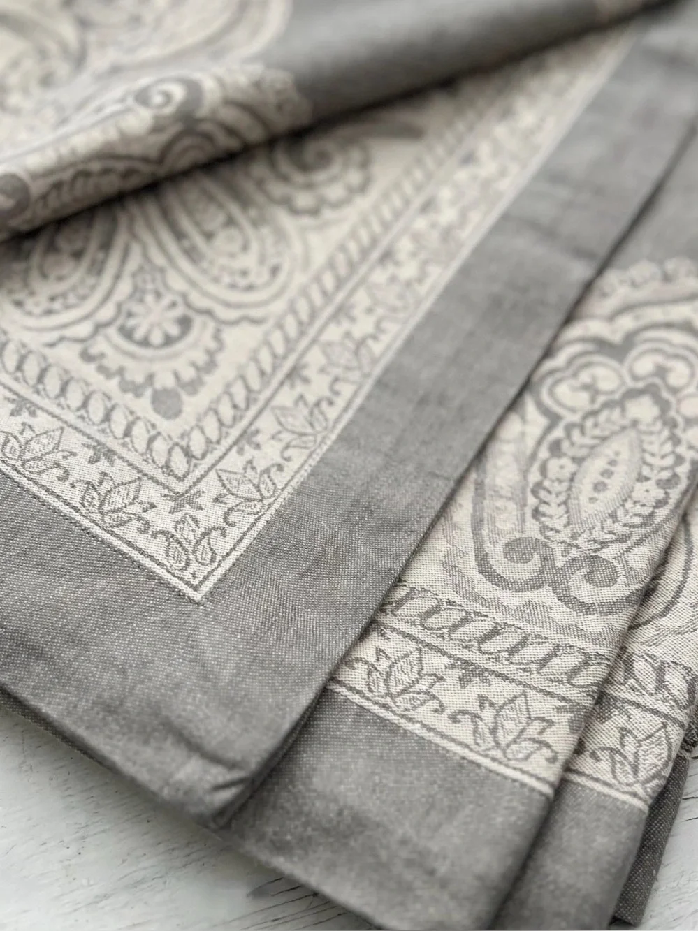 Williams Sonoma‎ Paisley Floral Jacquard Linen/Cotton Gray Tablecloth 70” X 126”